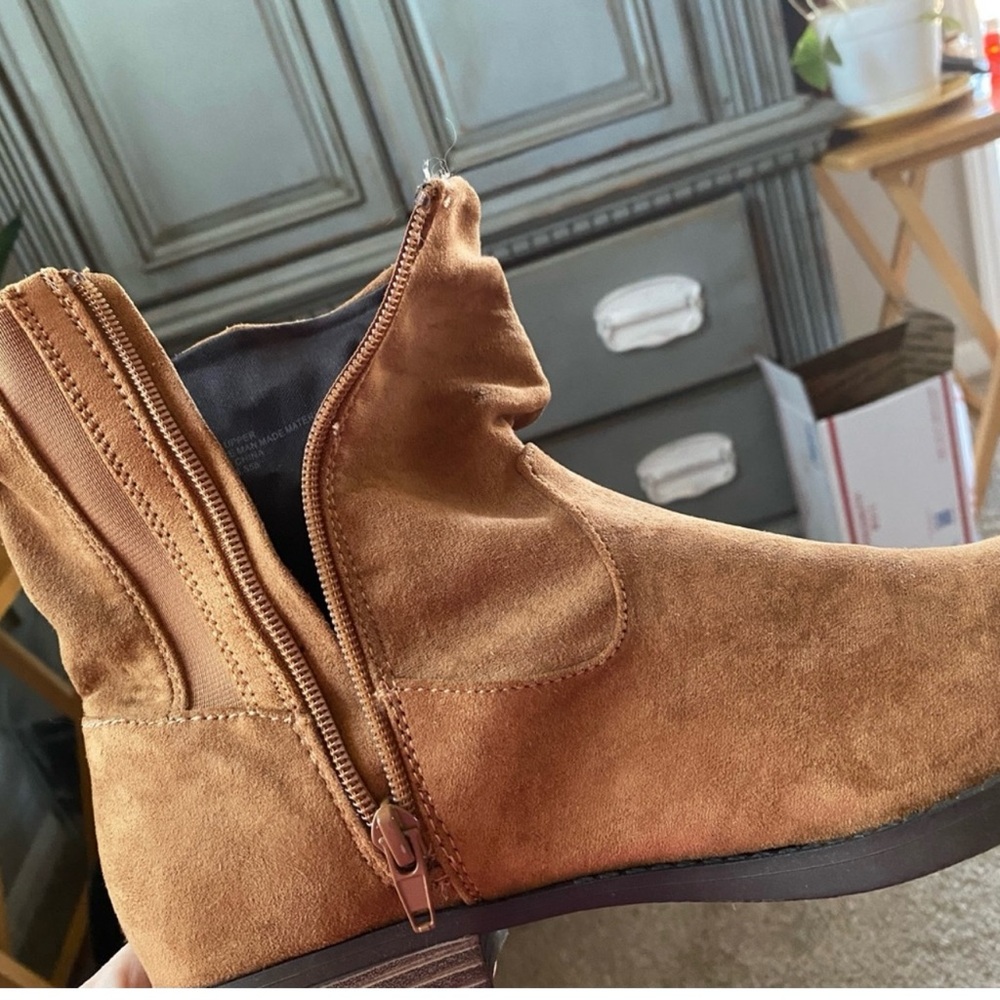 Women’s 9w ankle boot NWOT